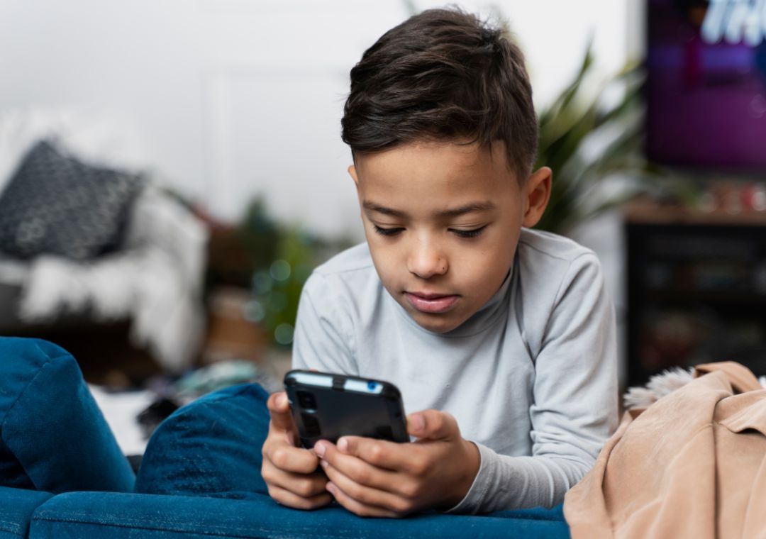 El uso de celular desde edades tempranas, aumenta el daño en el cerebro de los humanos